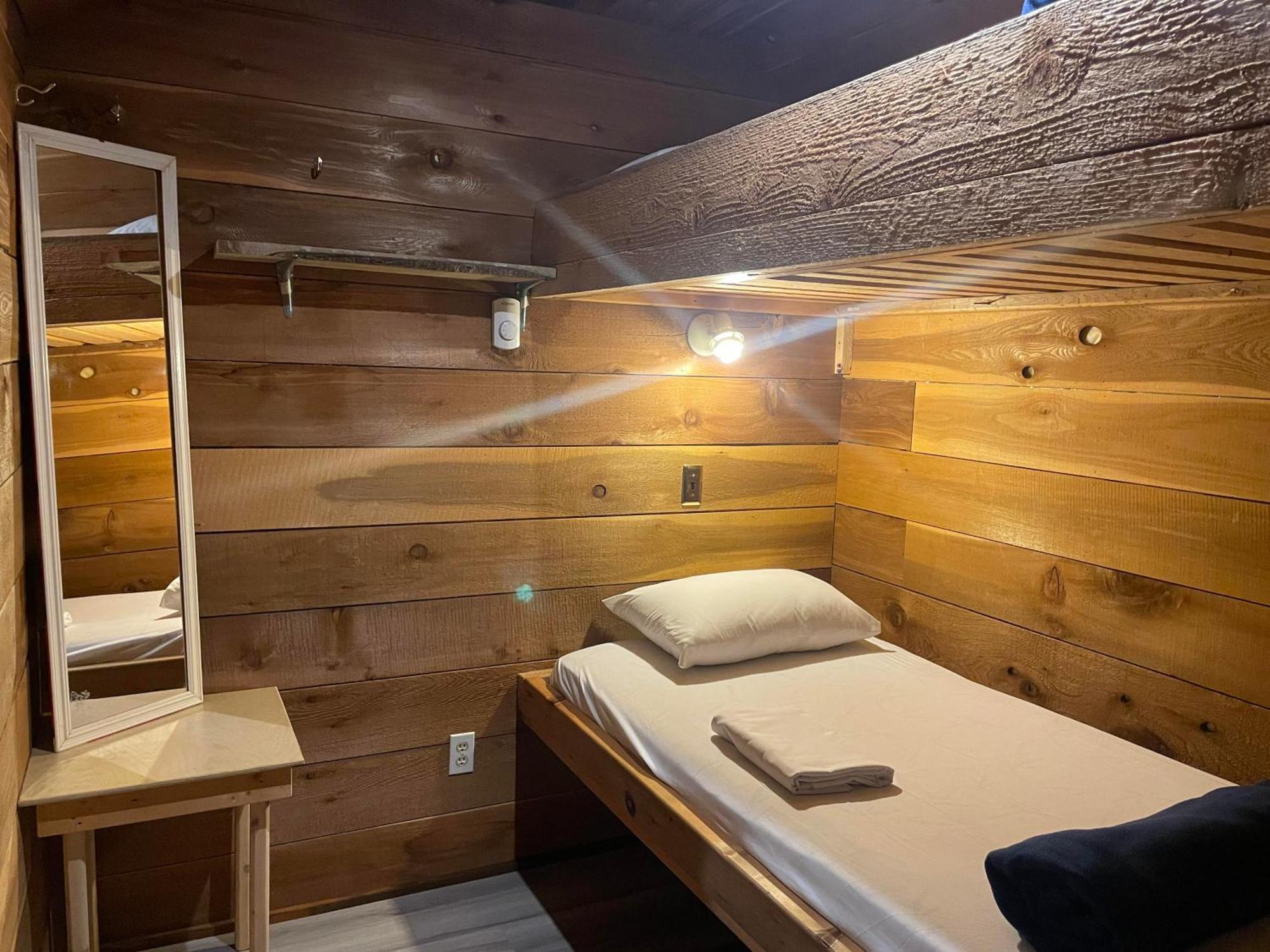 The Hiker Huts Port Renfrew Exterior foto