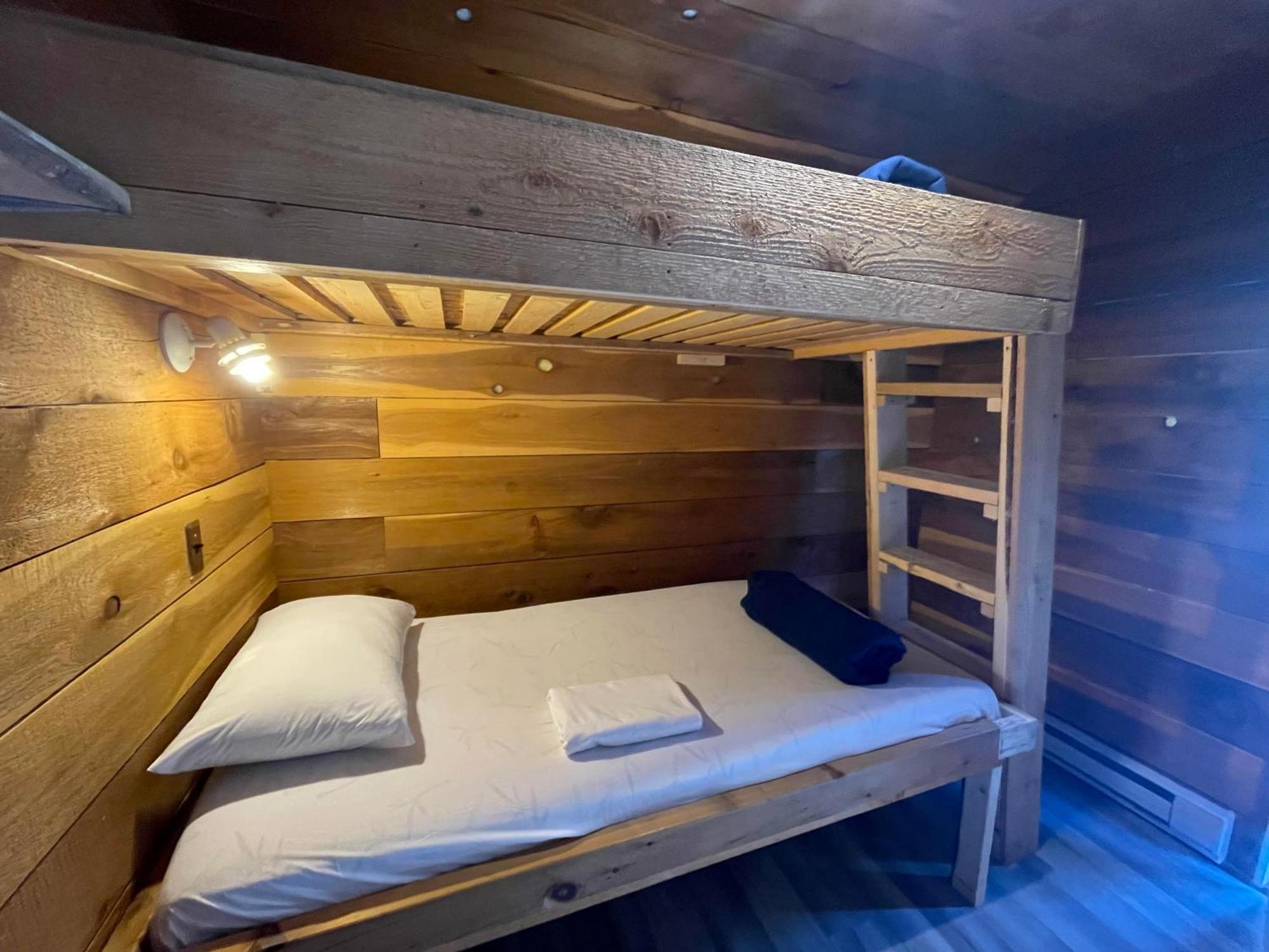 The Hiker Huts Port Renfrew Exterior foto