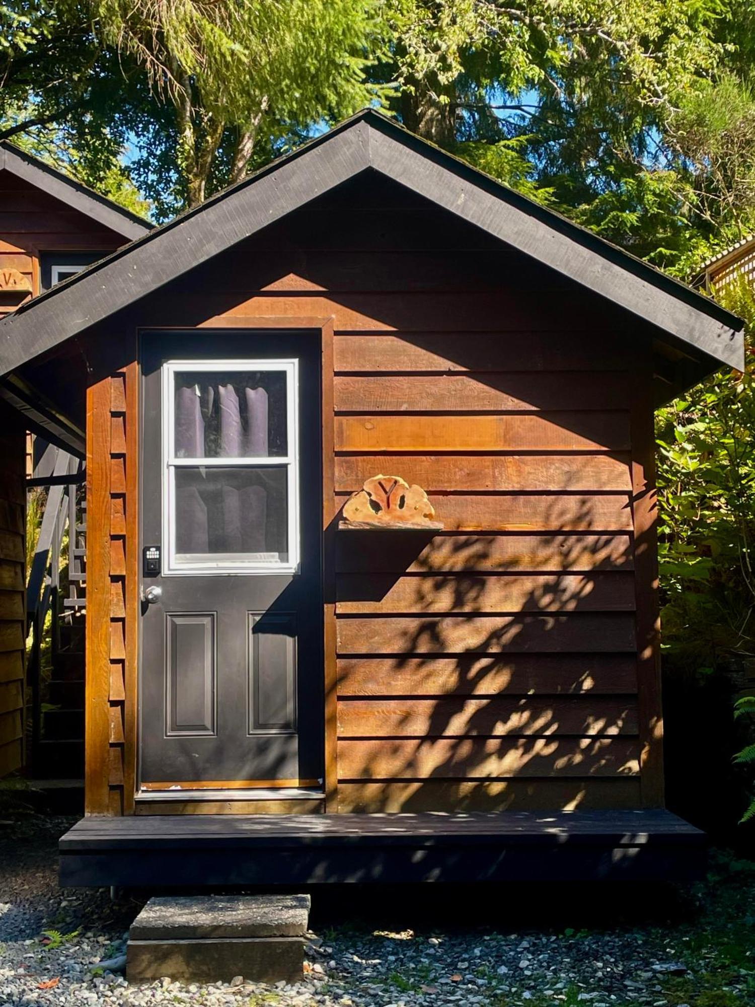 The Hiker Huts Port Renfrew Exterior foto